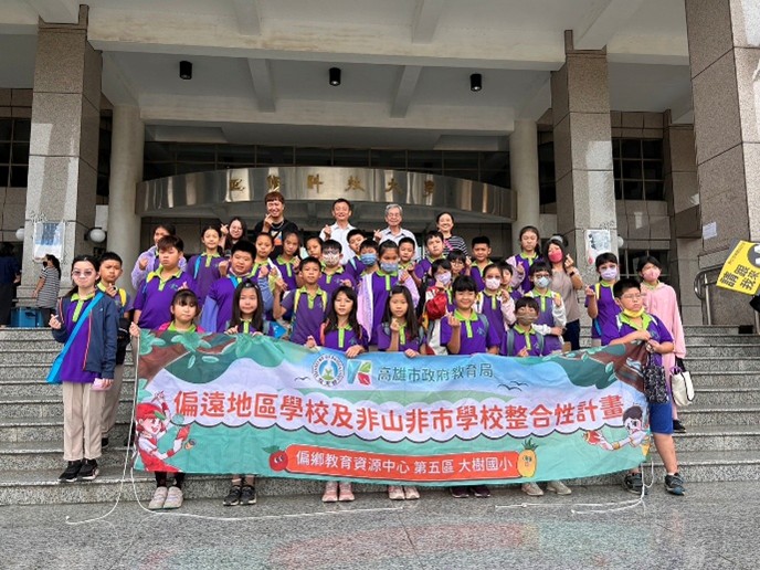 第五區成果分享-學生學力提升與多元展能-VR探險趣我的虛擬王國- VR體驗與程式設計
