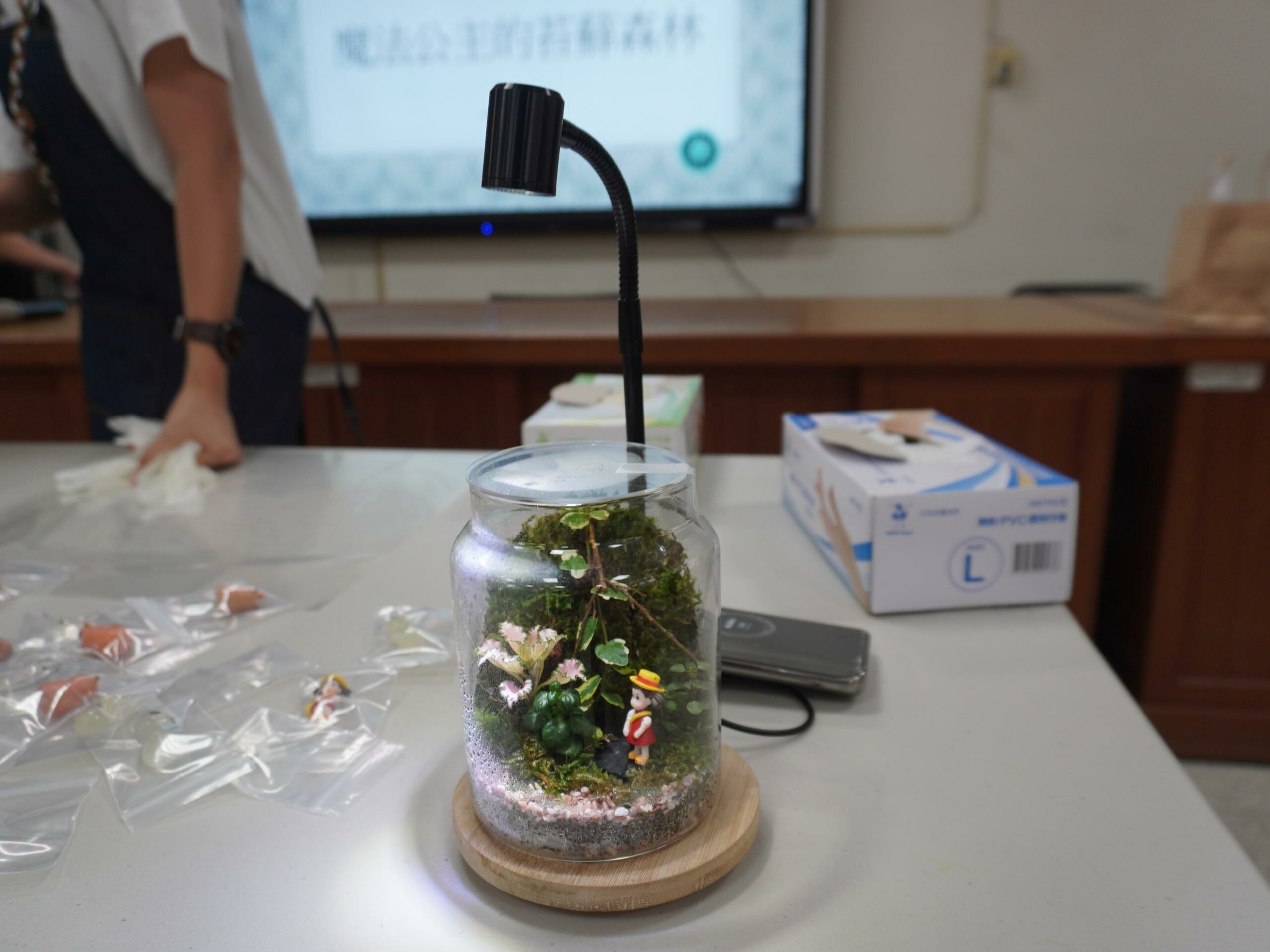 第四區成果分享-教師增能-2.環境教育「微型地球」--苔蘚生態瓶製作